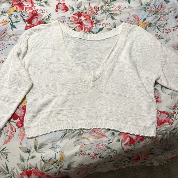 Vintage Objects D'art White V-Neck Textured Knit Crop Sweater - Picture 2 of 4